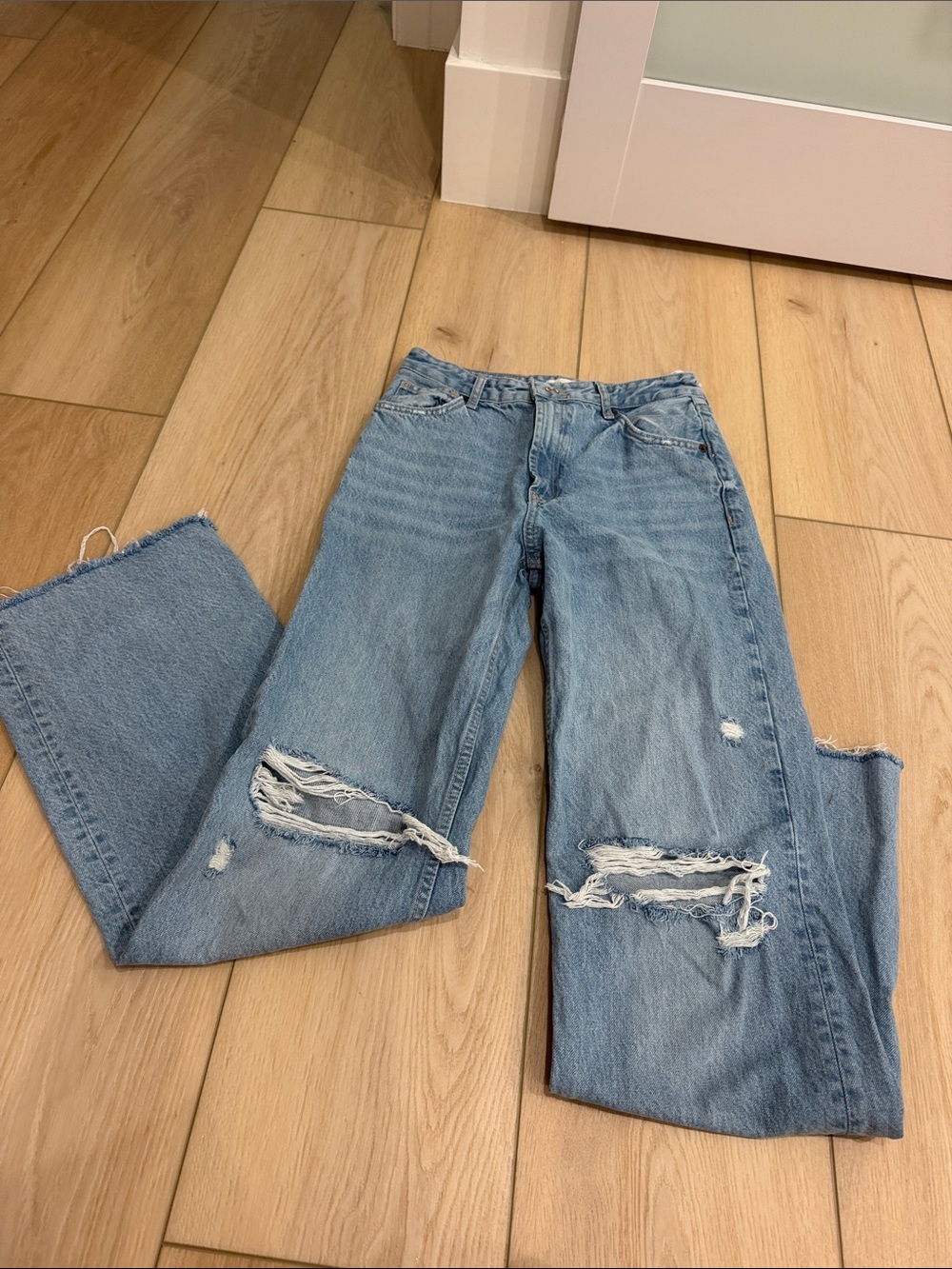 Zara wide leg hole knee blue jeans!
